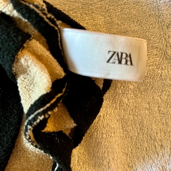 Zara - Size L
Striped Black and Tan (Taupe) Women's Knit Button Front Top - Picture 8 of 8